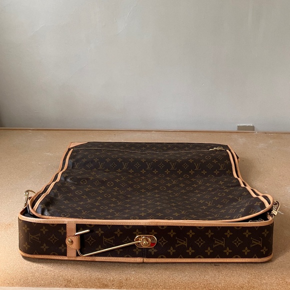 LOUIS VUITTON GARMENT 48h TRAVEL BAG - Picture 16 of 16
